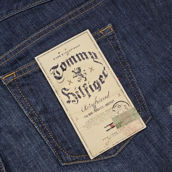Tommy Hilfiger Boyfriend Mid‑Rise Easy Fit Bootcut Jeans w/ Stretch Blue Wash 4 - Picture 5 of 15